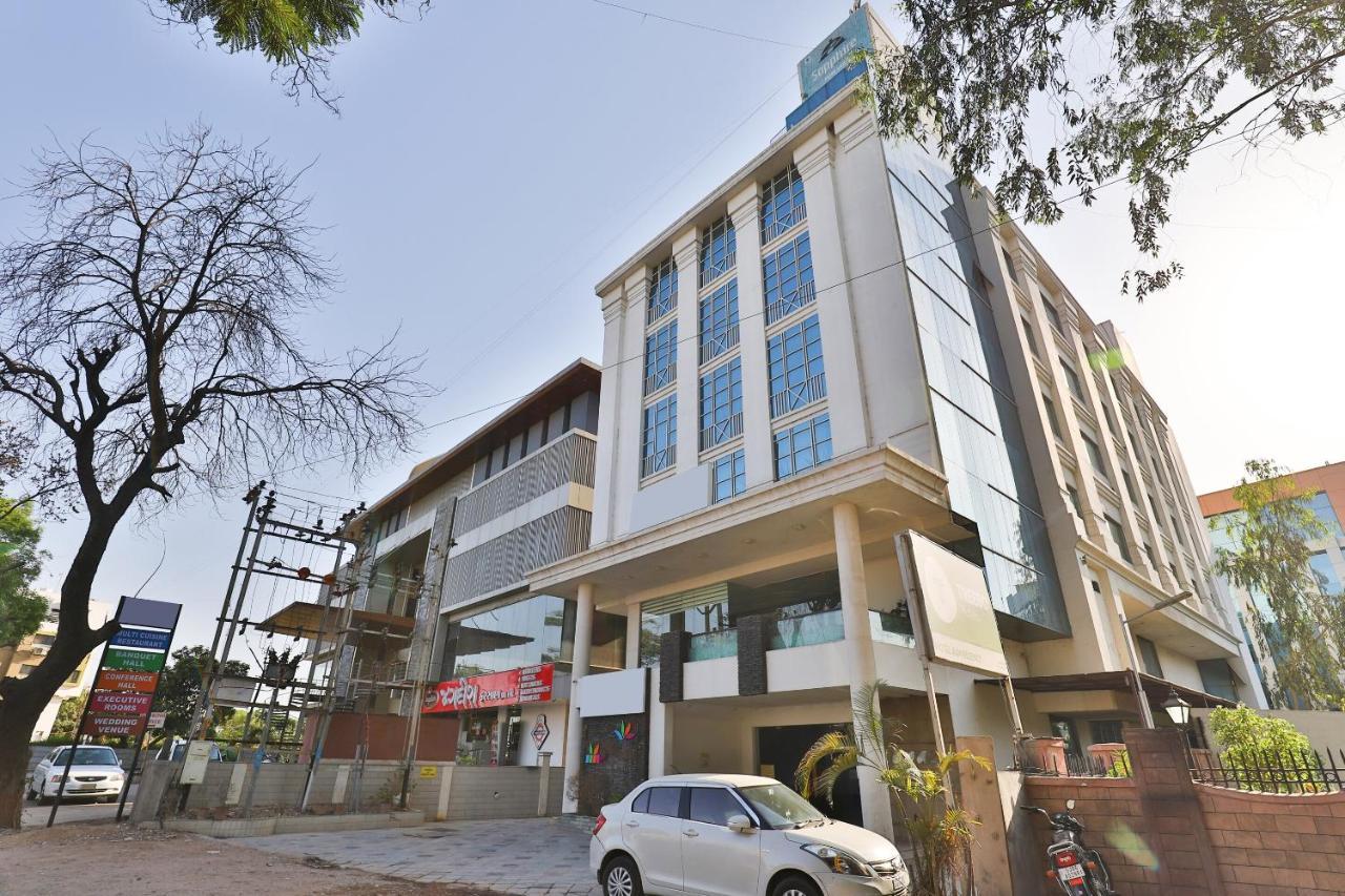 Oyo 4320 Hotel Aum Regency Vadodara Eksteriør billede
