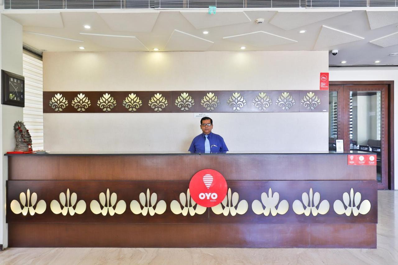 Oyo 4320 Hotel Aum Regency Vadodara Eksteriør billede