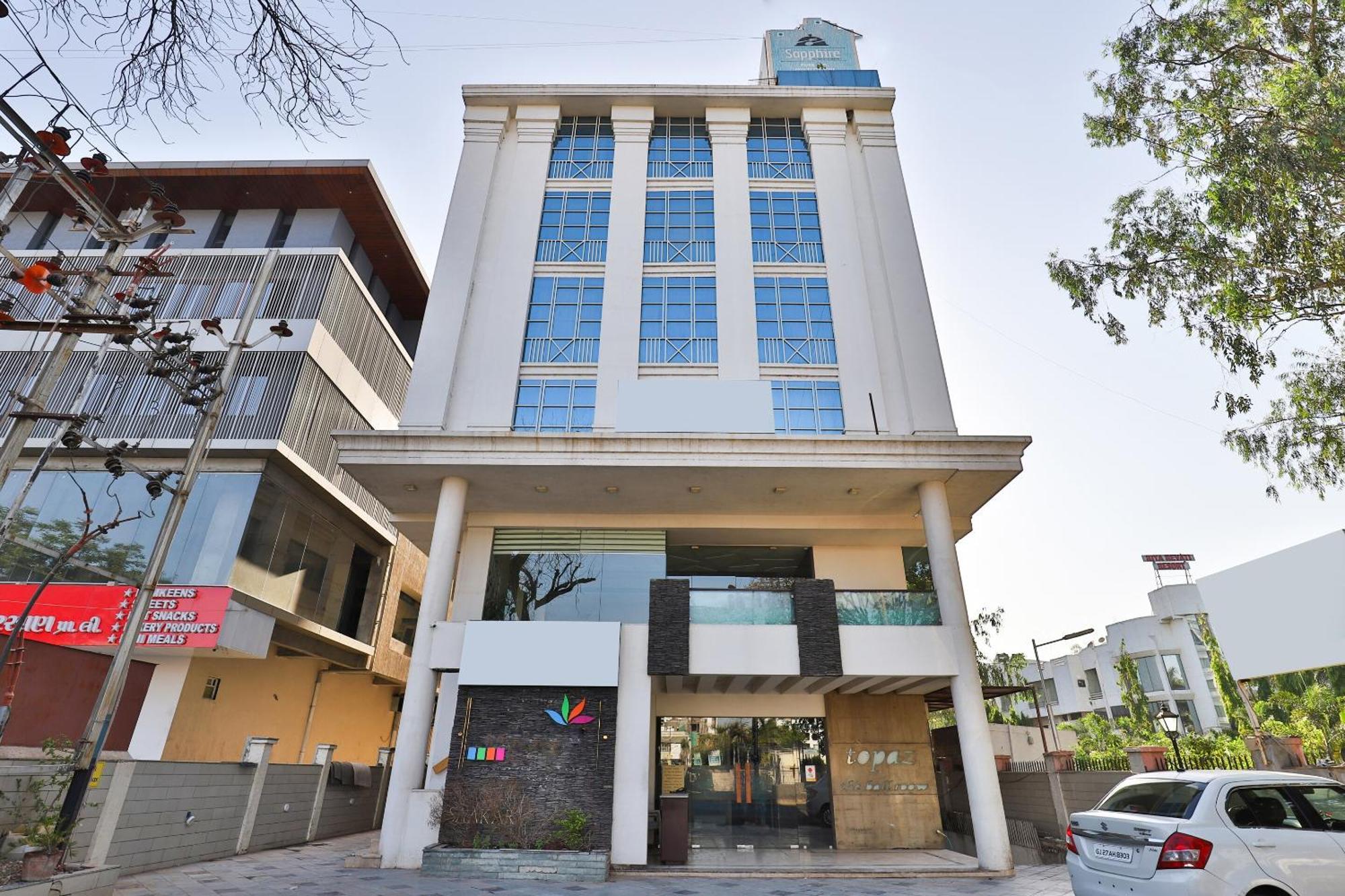 Oyo 4320 Hotel Aum Regency Vadodara Eksteriør billede