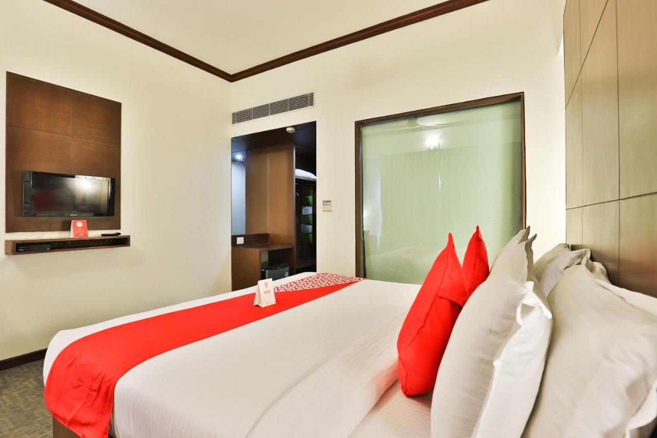 Oyo 4320 Hotel Aum Regency Vadodara Eksteriør billede