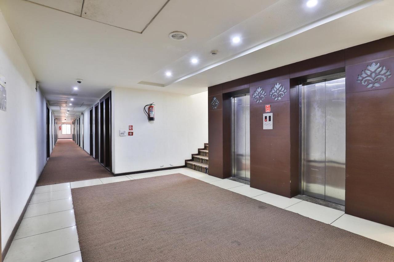 Oyo 4320 Hotel Aum Regency Vadodara Eksteriør billede