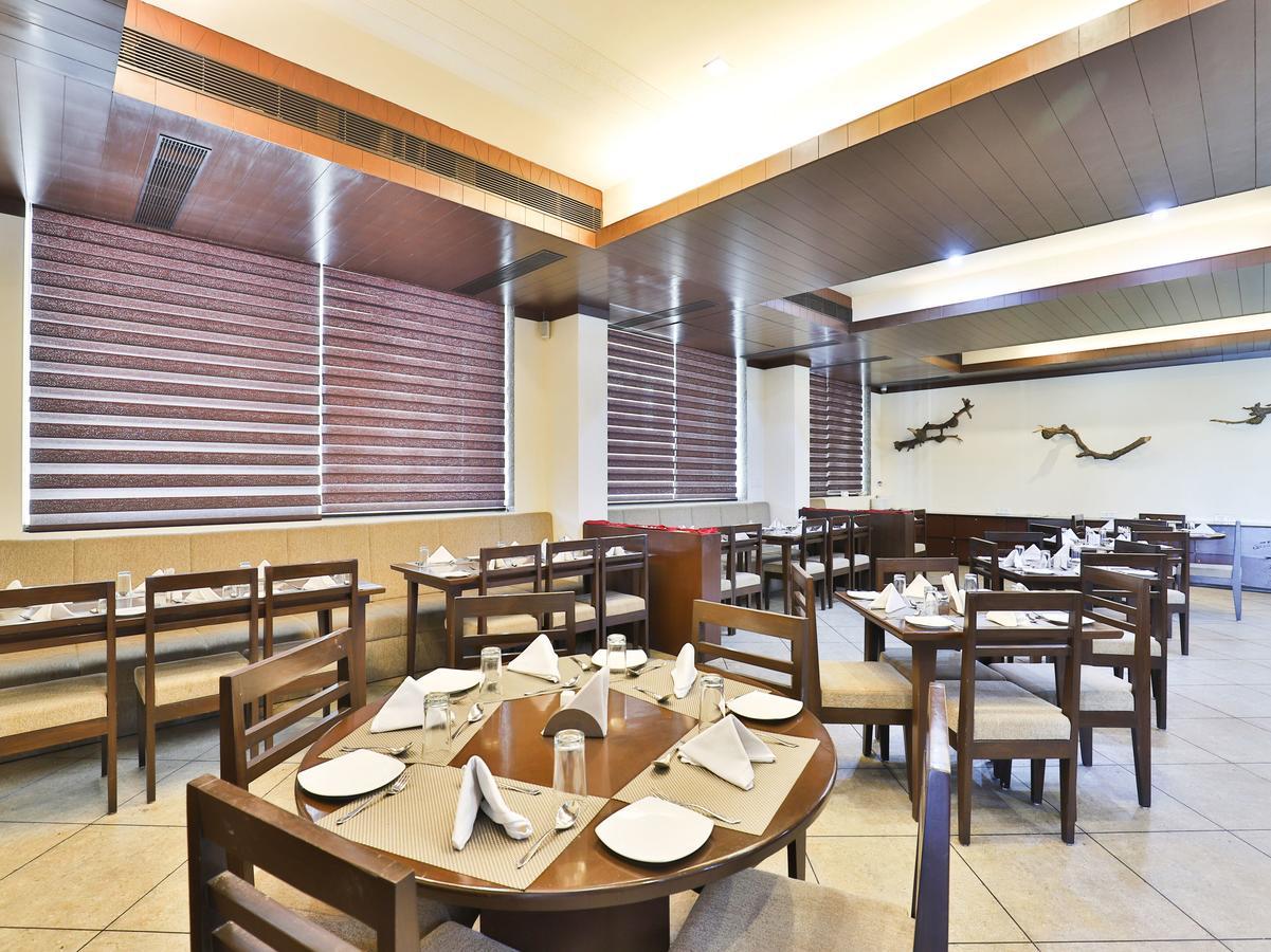 Oyo 4320 Hotel Aum Regency Vadodara Eksteriør billede