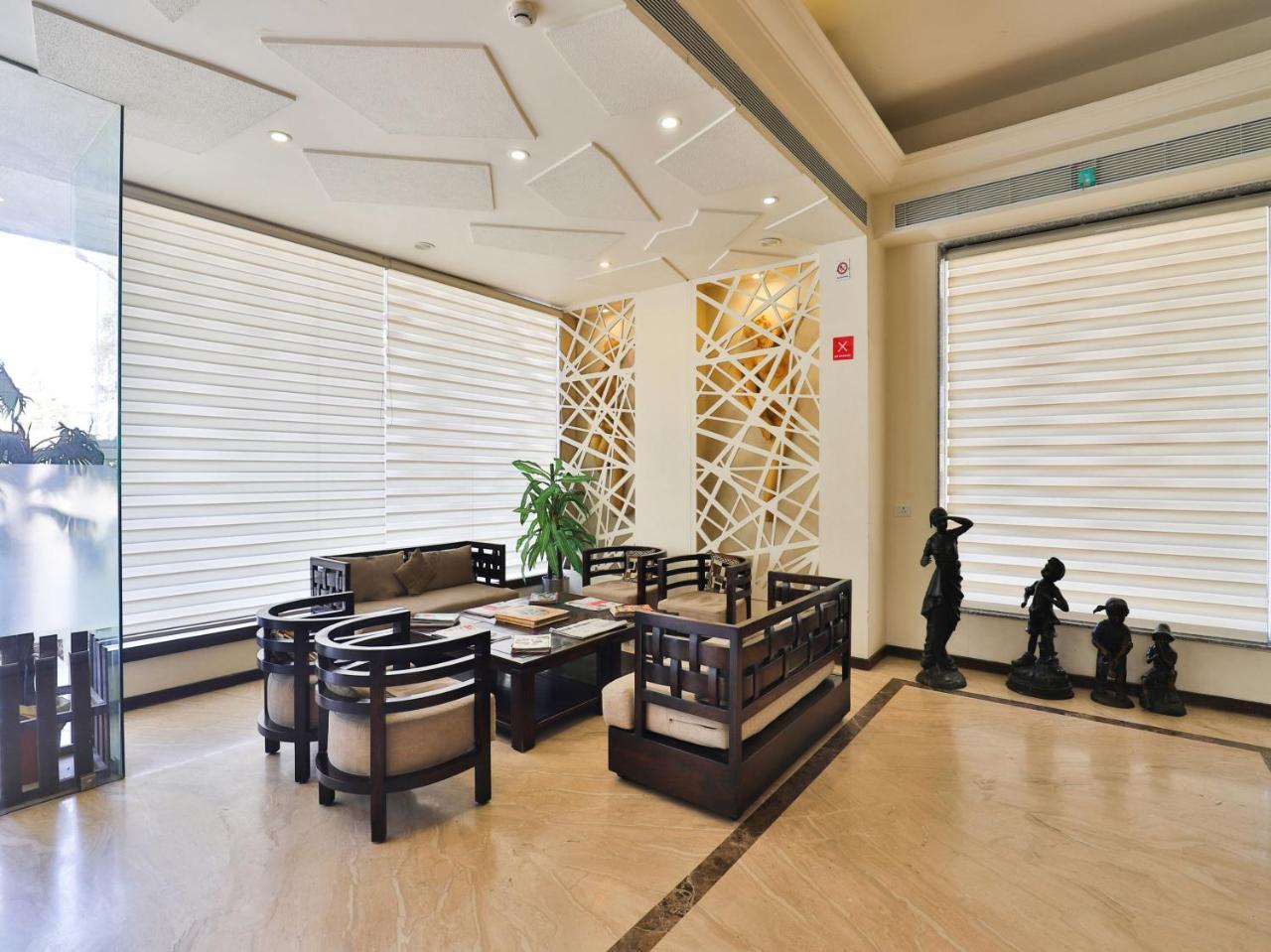 Oyo 4320 Hotel Aum Regency Vadodara Eksteriør billede