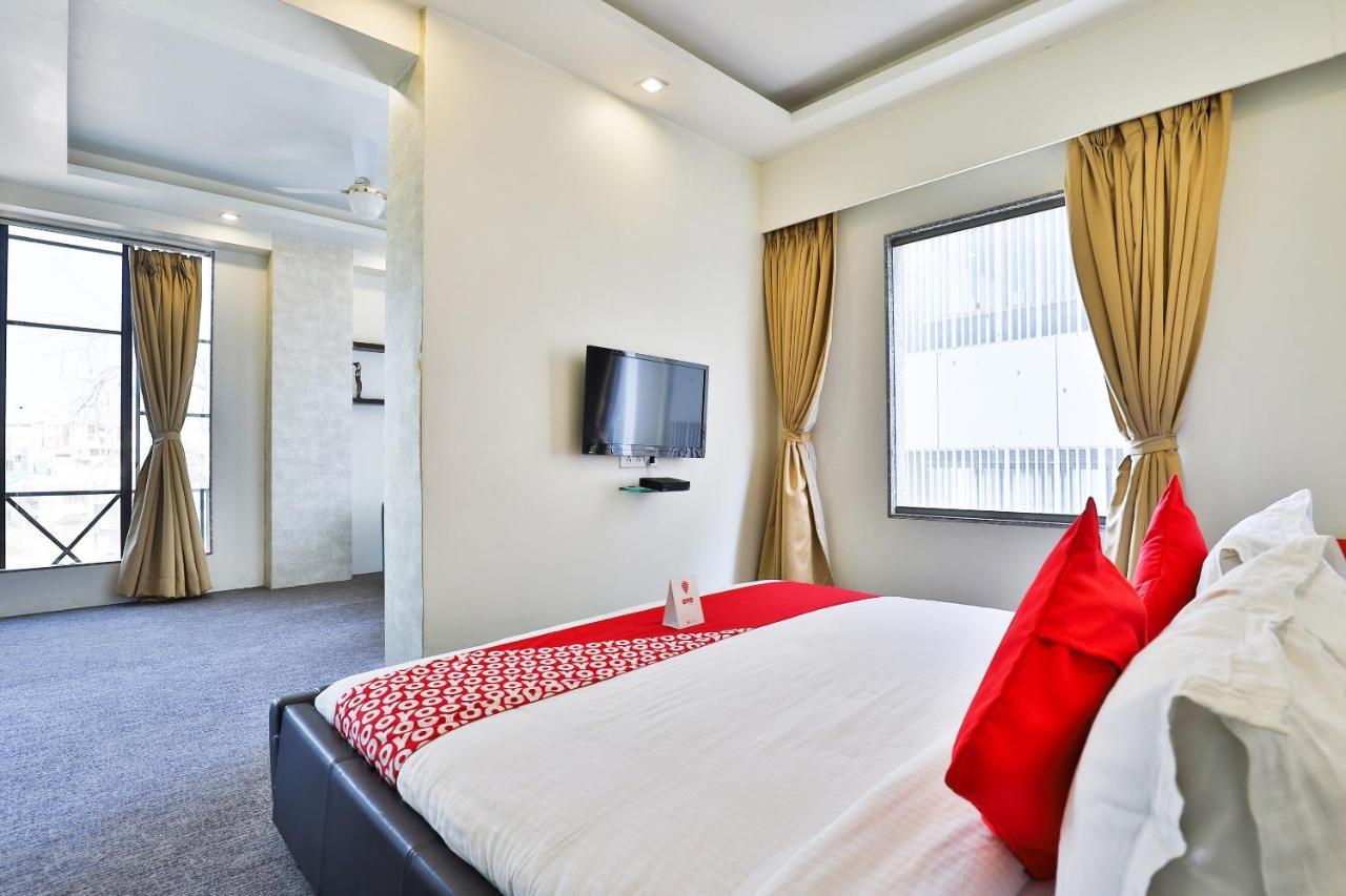 Oyo 4320 Hotel Aum Regency Vadodara Eksteriør billede