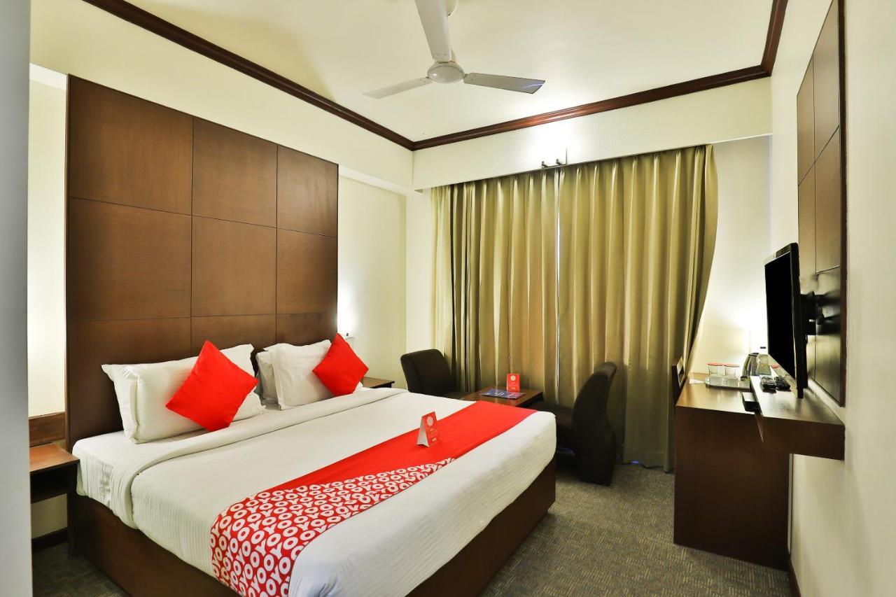 Oyo 4320 Hotel Aum Regency Vadodara Eksteriør billede