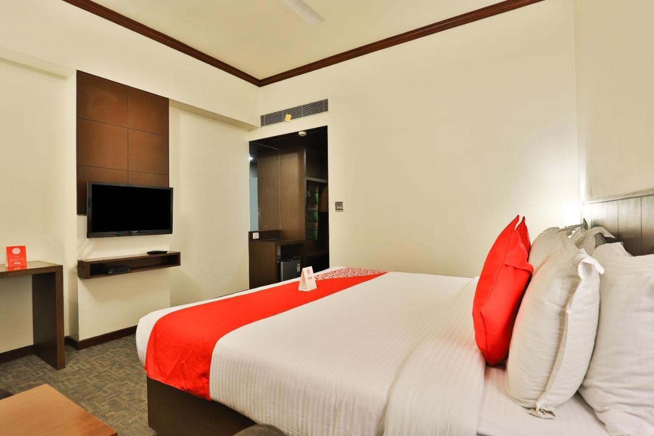 Oyo 4320 Hotel Aum Regency Vadodara Eksteriør billede