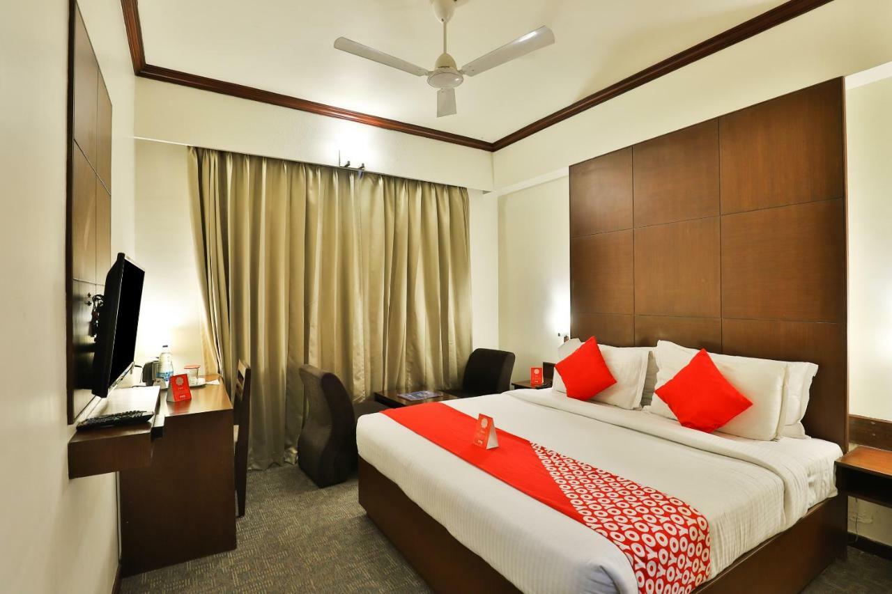 Oyo 4320 Hotel Aum Regency Vadodara Eksteriør billede
