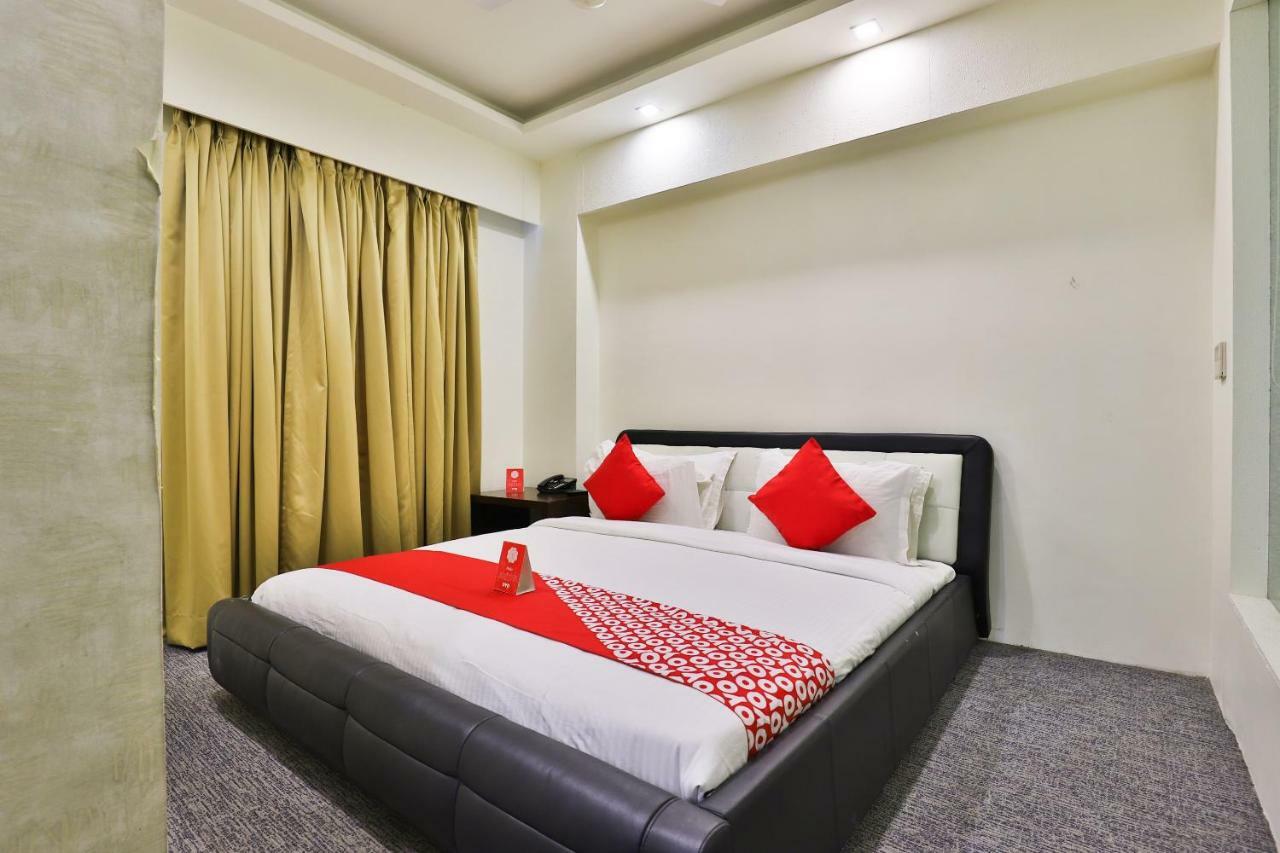 Oyo 4320 Hotel Aum Regency Vadodara Eksteriør billede
