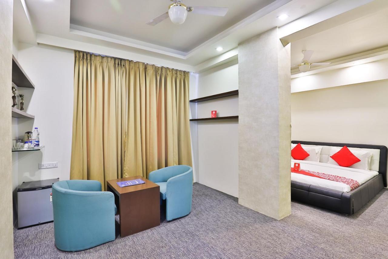 Oyo 4320 Hotel Aum Regency Vadodara Eksteriør billede